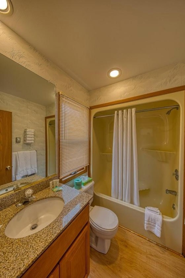 Sea Spray Motel image 9
